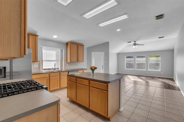 $2,300 | 3326 Pebble Beach Lane, Pearland, TX 77584