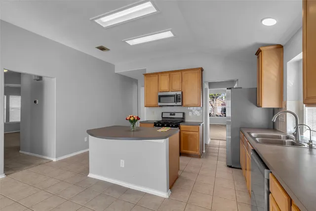 $2,300 | 3326 Pebble Beach Lane, Pearland, TX 77584