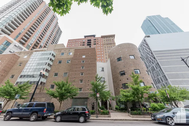 $2,000 | 40 East 9th Street, Unit 417, Chicago, IL 60605