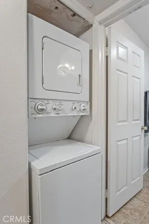 $375,000 | 7035 Woodley Avenue, Unit 203, Van Nuys, CA 91406