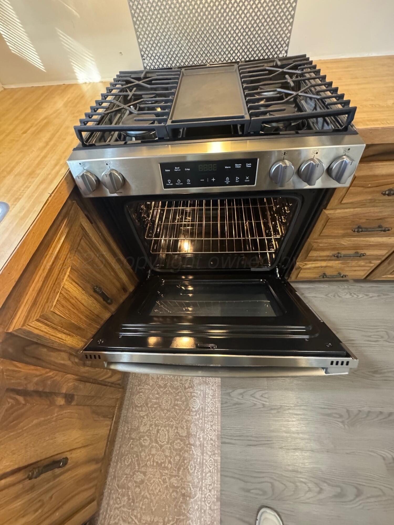 9705 Broadway Drive Amarillo, TX 79108 - Photo 5 of 10 a close view of stove top oven