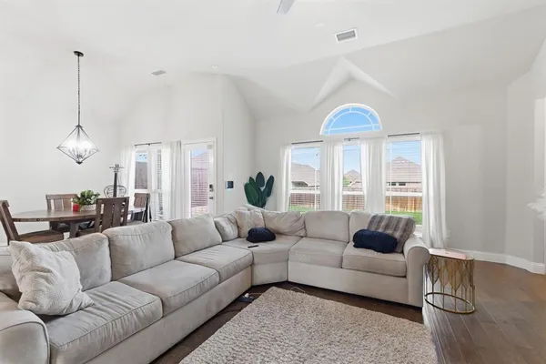 $3,700 | 2614 Fair Oaks Avenue, Midlothian, TX 76065