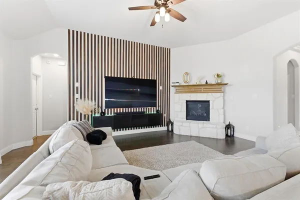 $3,700 | 2614 Fair Oaks Avenue, Midlothian, TX 76065