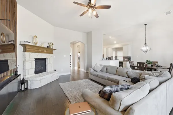 $3,700 | 2614 Fair Oaks Avenue, Midlothian, TX 76065