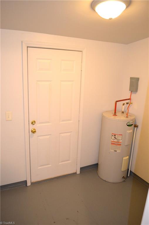 2802 Holmes Road Greensboro, NC 27405 - Photo 9 of 23 laundry