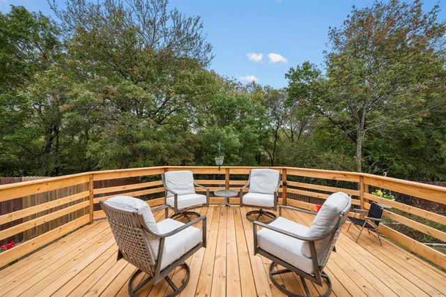 a view of sitting area with furniture and trees