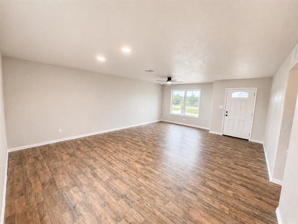 105 Paige Street Weatherford, TX 76088 - Photo 8 of 26