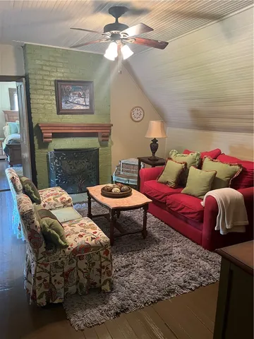 $349,900 | 1100 Maple, Calvert, TX 77837