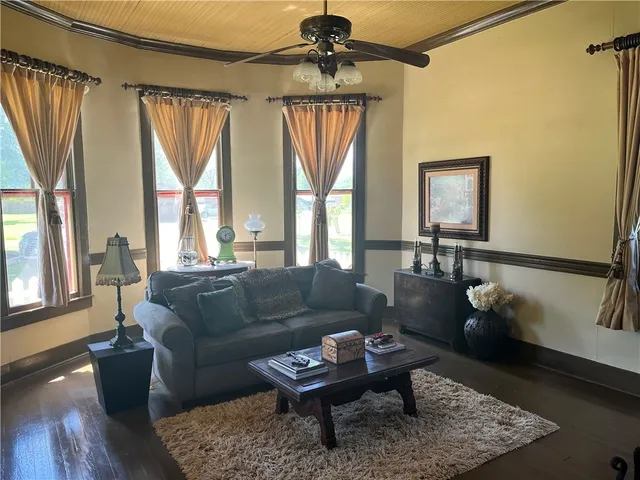 $349,900 | 1100 Maple, Calvert, TX 77837