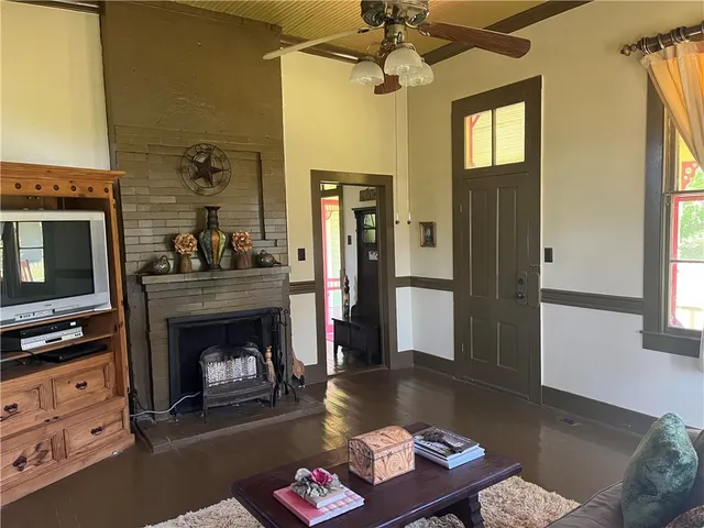 $349,900 | 1100 Maple, Calvert, TX 77837