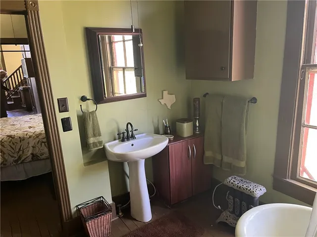 $349,900 | 1100 Maple, Calvert, TX 77837