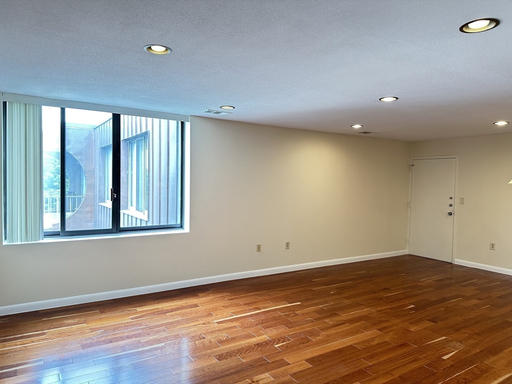 1006 Paradise Road, Unit PHN Swampscott, MA 01907 - Photo 10 of 35