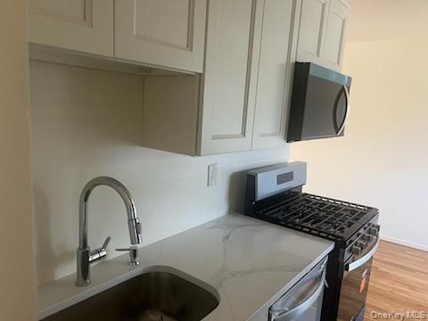 101 North Middletown Road, Unit B Pearl River, NY 10965 - Photo 3 of 15