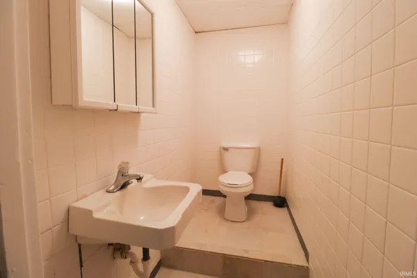 $325,000 | 17425 Highway 37, Harlan, IN 46743