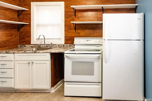 $325,000 | 17425 Highway 37, Harlan, IN 46743