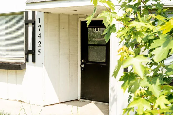 $325,000 | 17425 Highway 37, Harlan, IN 46743