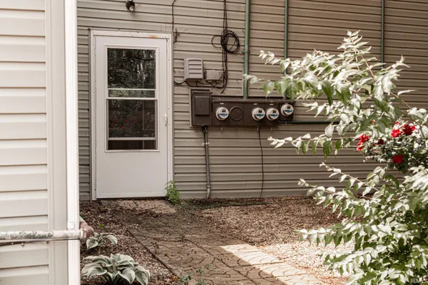 $325,000 | 17425 Highway 37, Harlan, IN 46743