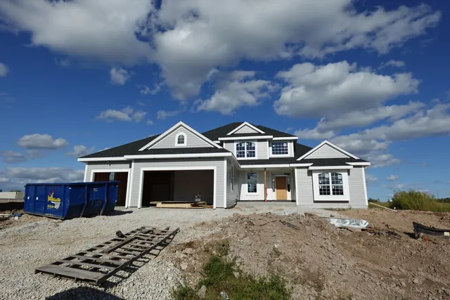 $799,990 | 9866 North Cygnet Court, Mequon, WI 53097