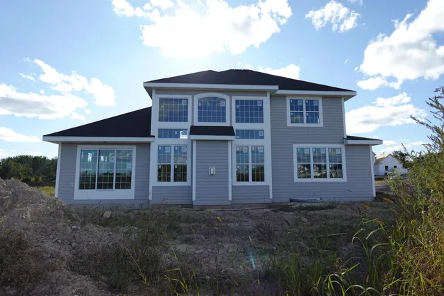 $799,990 | 9866 North Cygnet Court, Mequon, WI 53097