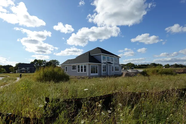 $799,990 | 9866 North Cygnet Court, Mequon, WI 53097