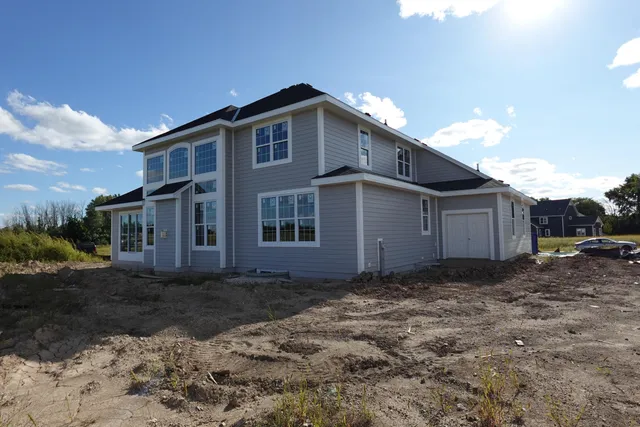 $799,990 | 9866 North Cygnet Court, Mequon, WI 53097