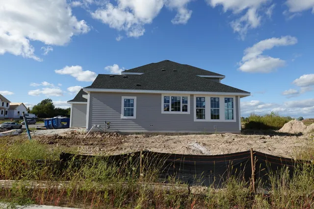 $799,990 | 9866 North Cygnet Court, Mequon, WI 53097