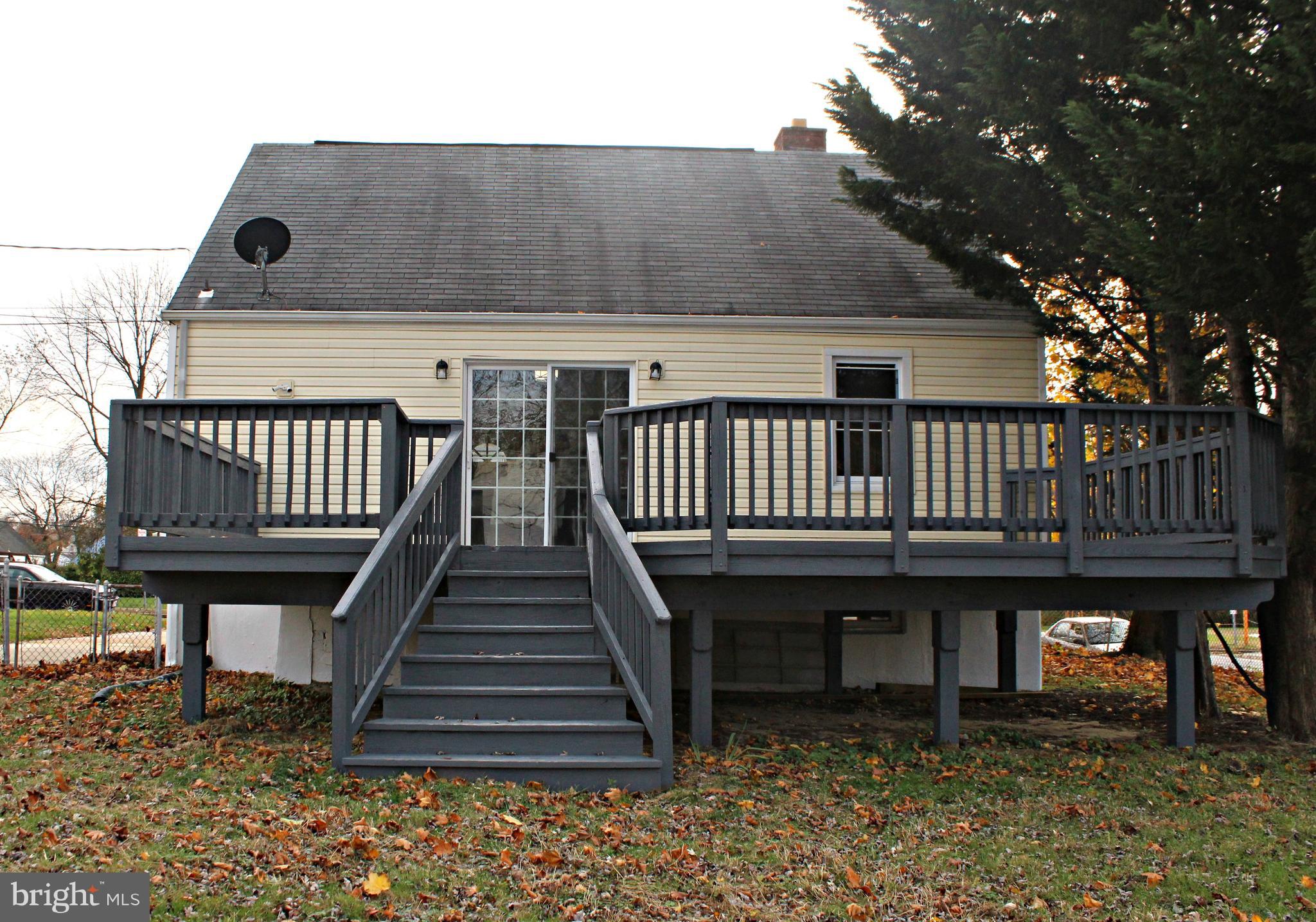 2490 Wentworth Road Baltimore, MD 21234 - Photo 22 of 22 HUGE deck!