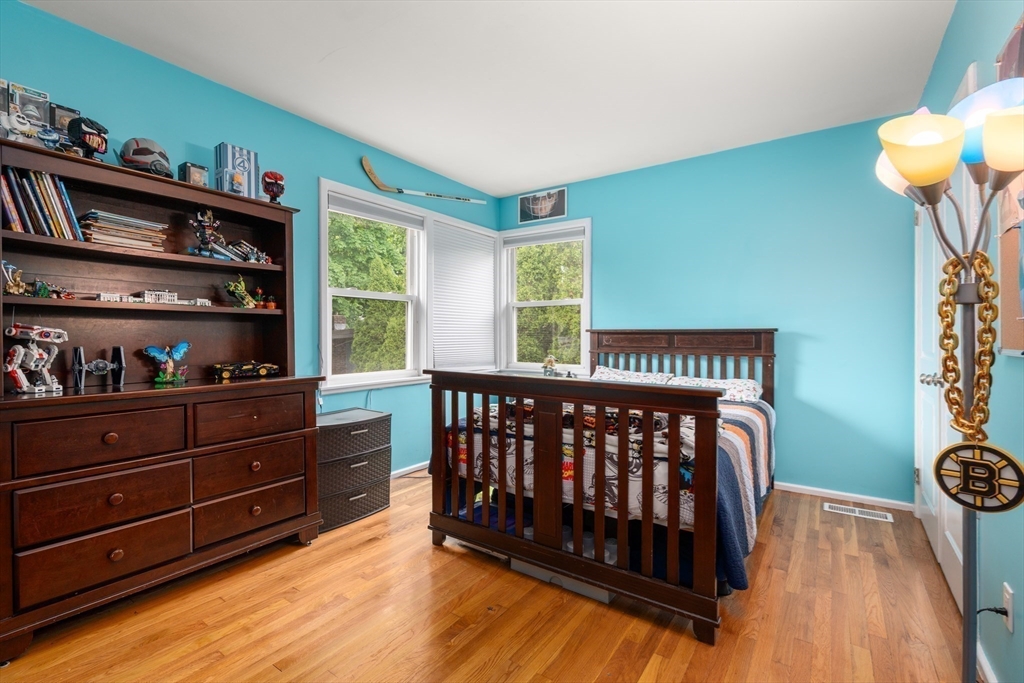 32 Oak Street Stoneham, MA 02180 - Photo 14 of 23