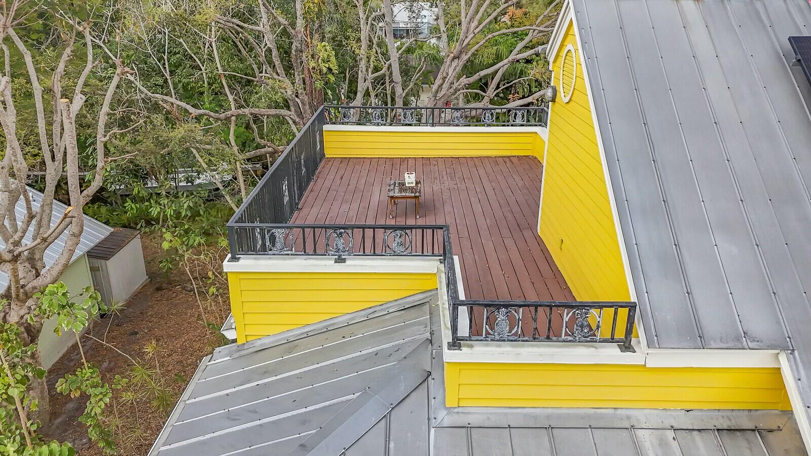 9283 Southeast Cove Point Street Jupiter, FL 33469 - Photo 28 of 39 Sundeck on 4th Floor