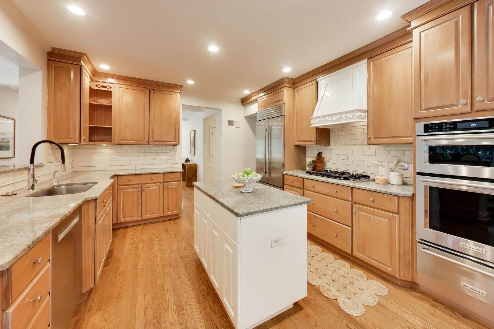 917 Romona Road Wilmette, IL 60091 - Photo 13 of 47 Gallery Image 13