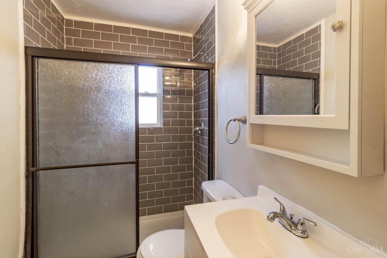 6414 Red Bank Road Cincinnati, OH 45213 - Photo 14 of 20 Gallery Image 14