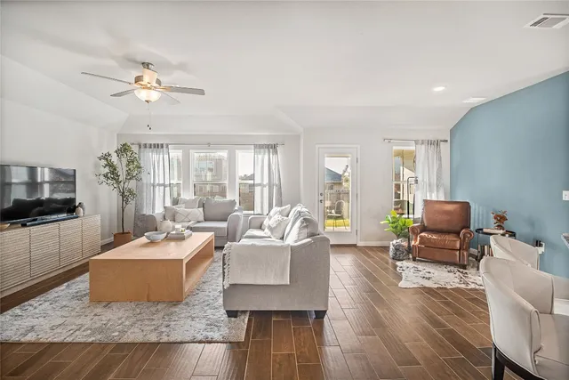 $2,200 | 9905 Comely Bend, Manor, TX 78653