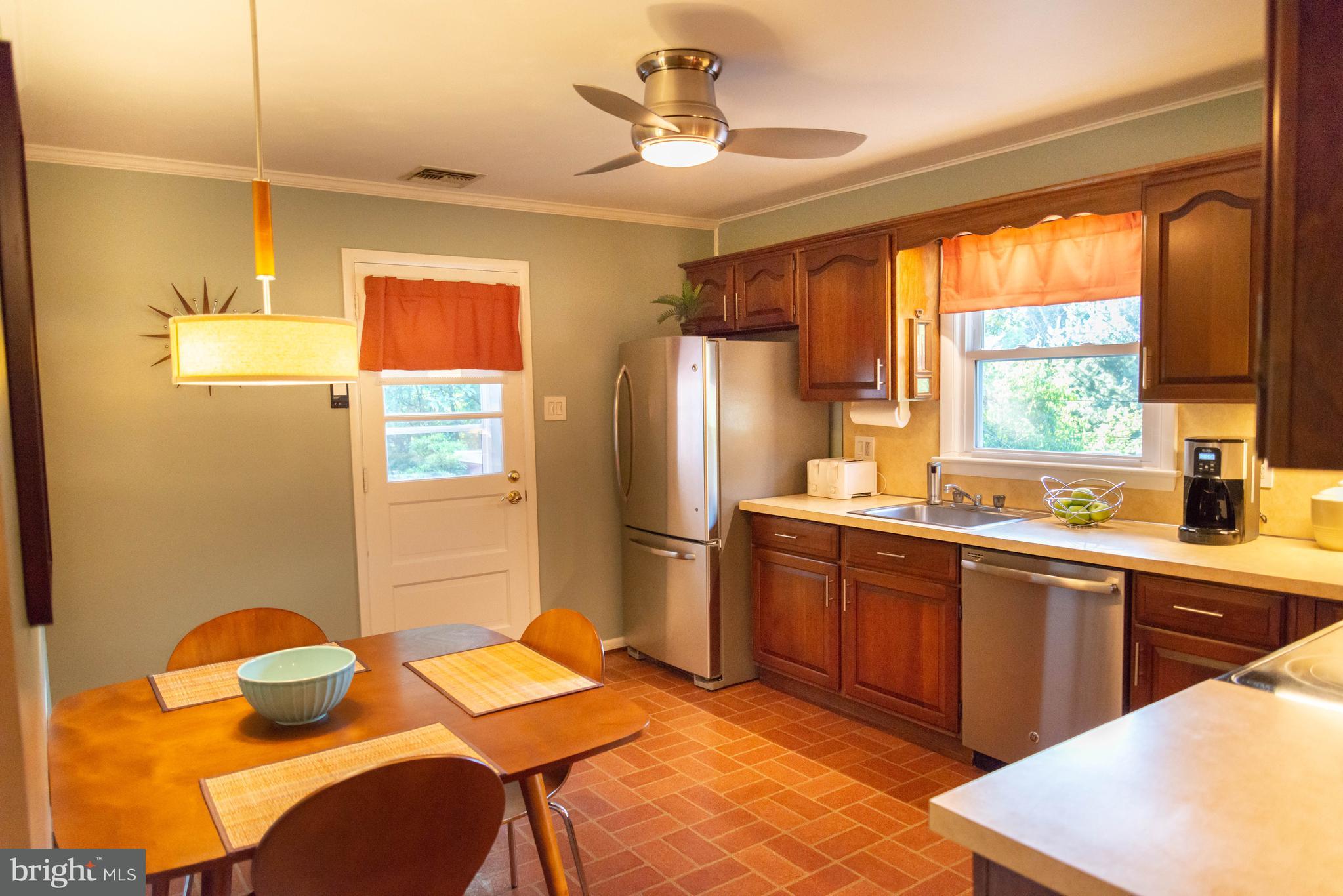 717 Clearmount Road York, PA 17403 - Photo 12 of 35 Room For a Table