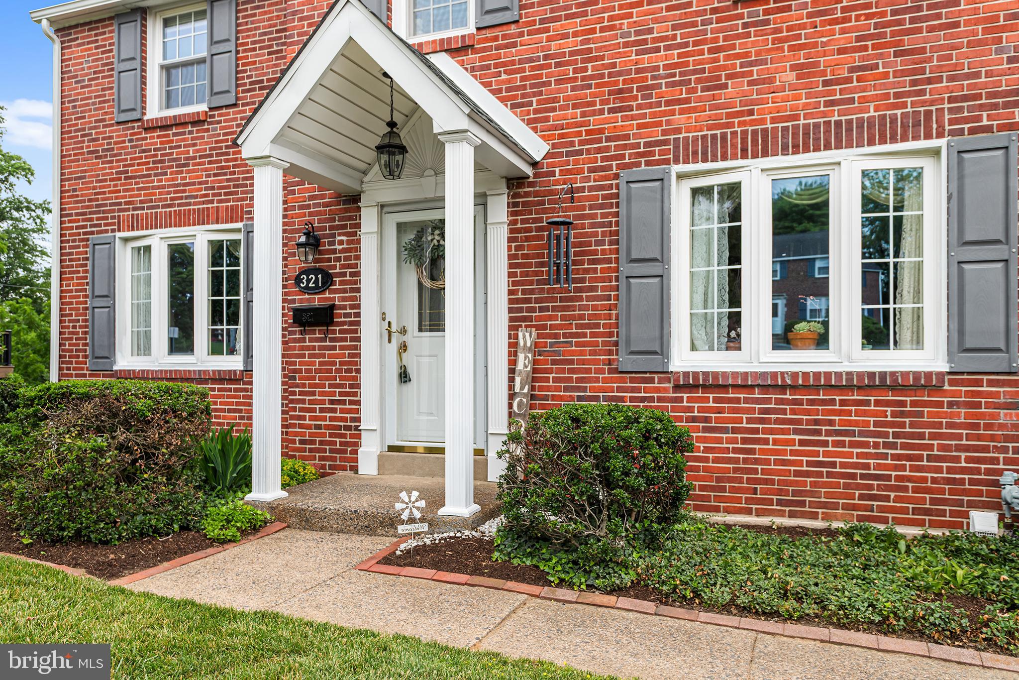 321 Holt Lane Springfield, PA 19064 - Photo 2 of 25