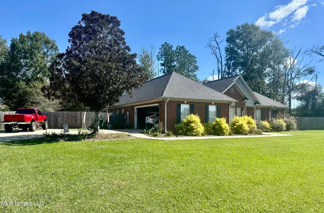 $367,000 | 300 Northwest Lakeside Lane, Brookhaven, MS 39601
