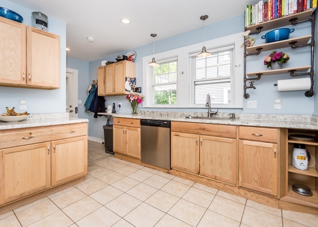 33 Cambria Road, Unit 1 Waltham, MA 02453 - Photo 4 of 26