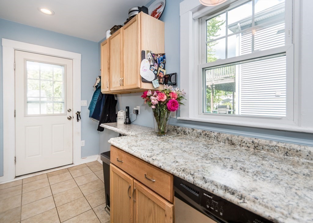 33 Cambria Road, Unit 1 Waltham, MA 02453 - Photo 6 of 26