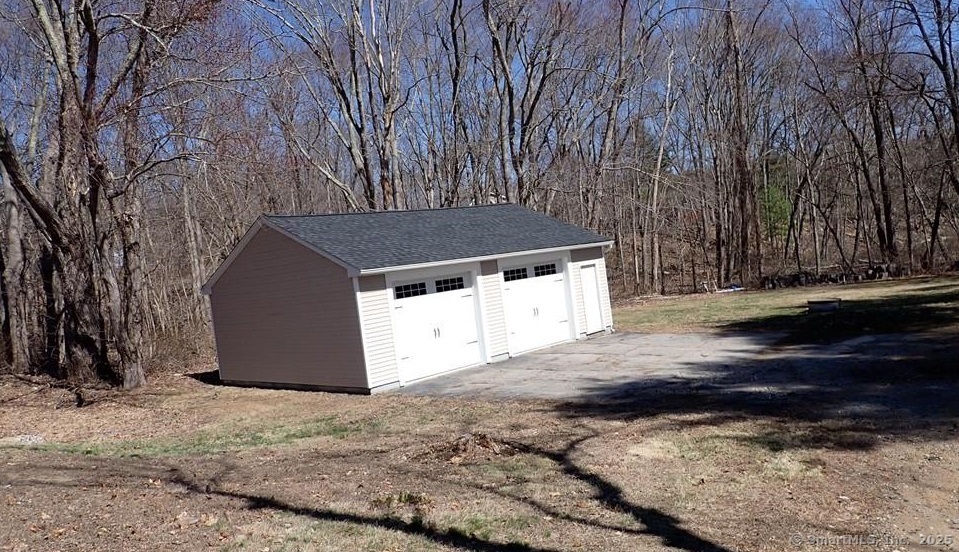 368 Warrenville Road Mansfield, CT 06250 - Photo 2 of 3 a view of a backyard