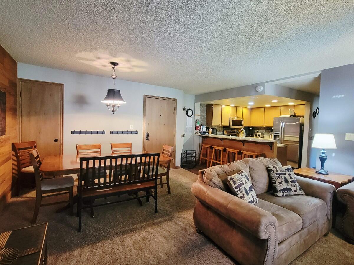 407 South Vasels Road, Unit 17 Brian Head, UT 84719 - Photo 10 of 49 Dining-Kitchen