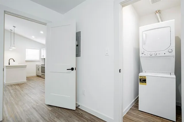 $1,260 | 523 North Ewing Avenue, Unit 201, Dallas, TX 75203