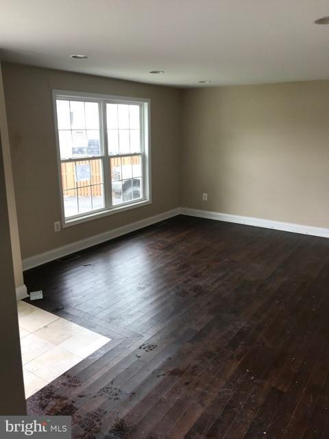 7800 Blue Grass Road Baltimore, MD 21237 - Photo 8 of 12 Living Room