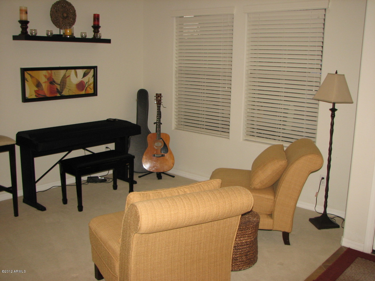 2018 West Davis Road Phoenix, AZ 85023 - Photo 5 of 19 5 Living Room