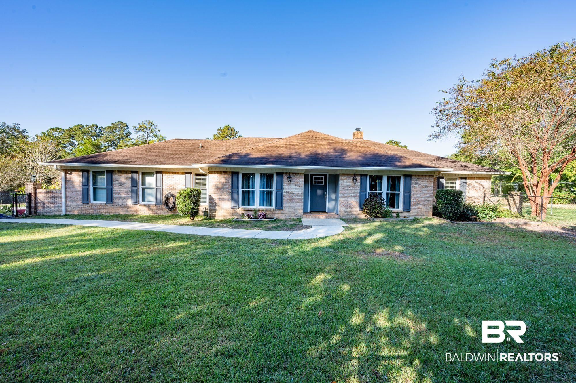 20037 County Road 33 Fairhope, AL 36532 - Photo 1 of 79 Ranch-style home with a front lawn