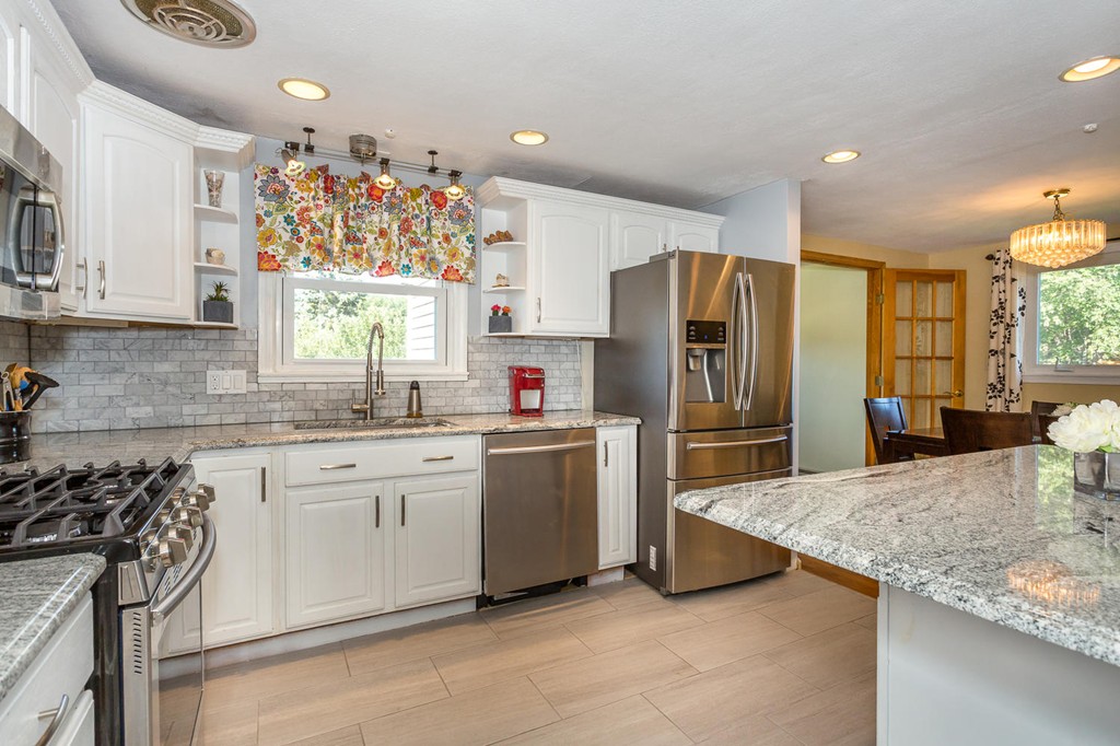 11 Jeanne Road Randolph, MA 02368 - Photo 8 of 19 Gallery Image 8