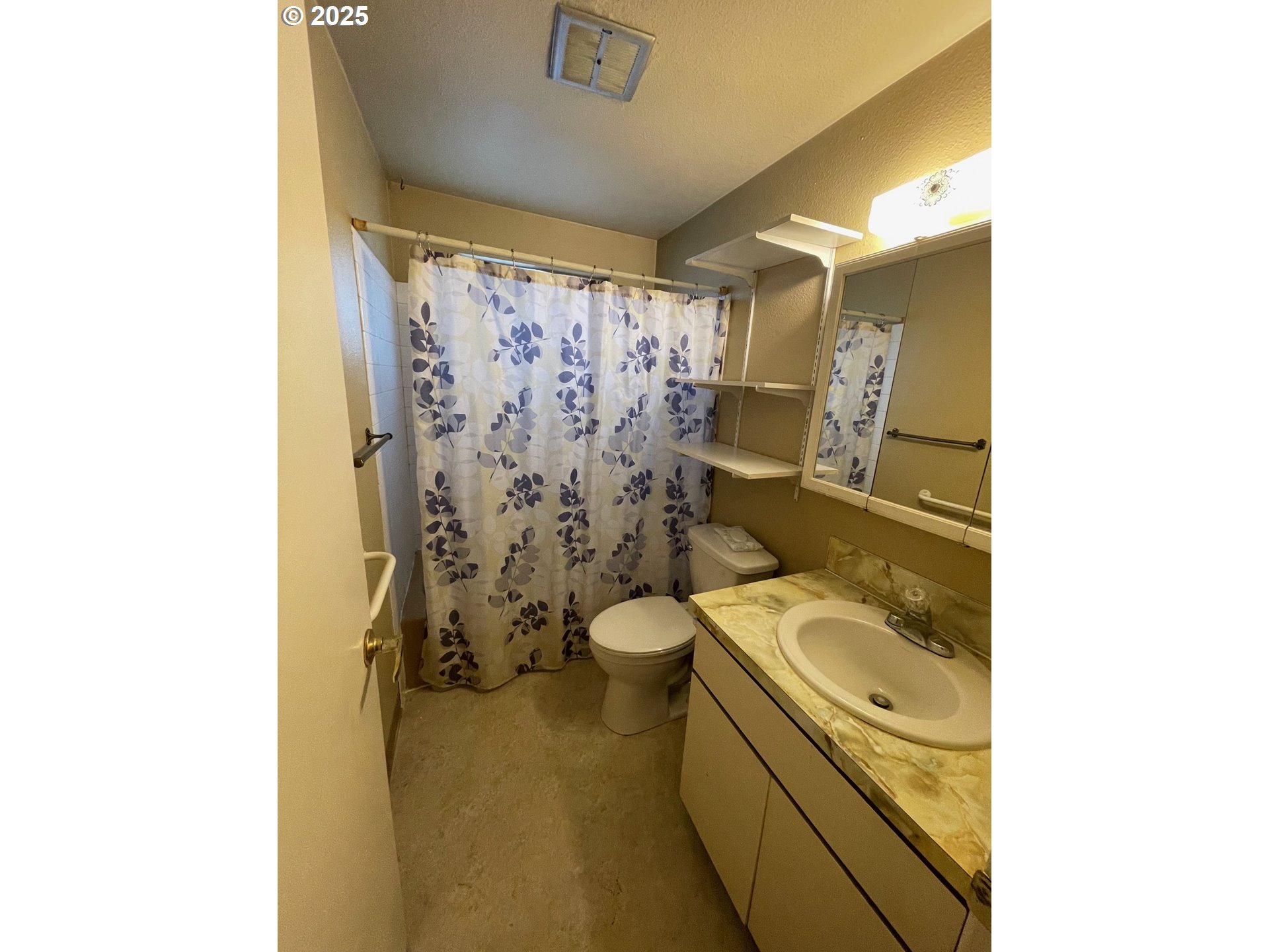 490 Northwest 3rd Street Hermiston, OR 97838 - Photo 11 of 15 a bathroom with a granite countertop sink toilet and shower