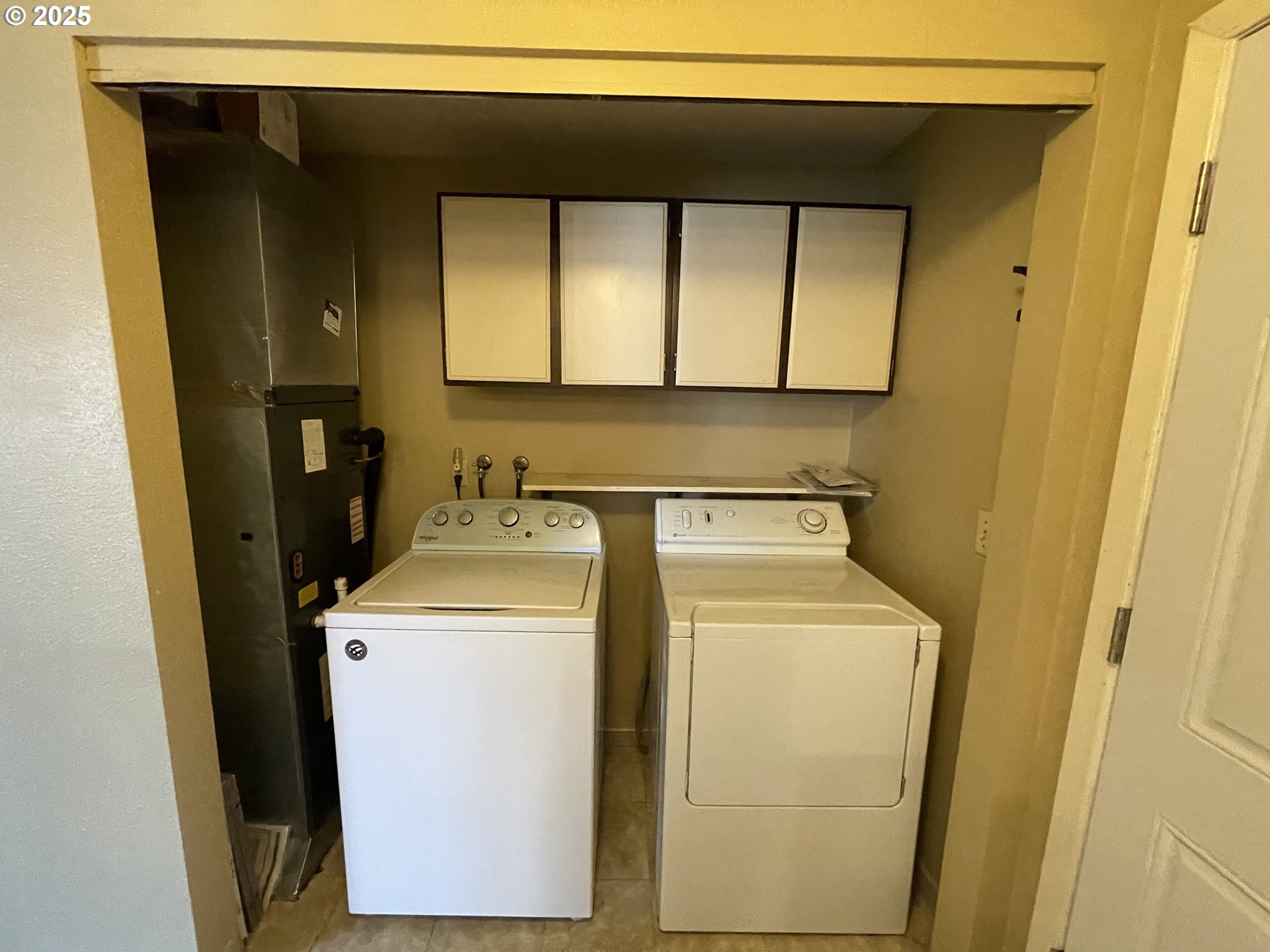 490 Northwest 3rd Street Hermiston, OR 97838 - Photo 12 of 15 a utility room with dryer and washer