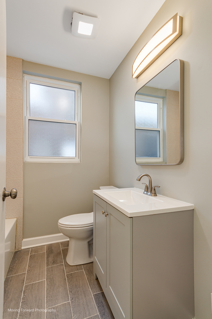 8367 South Baltimore Avenue Chicago, IL 60617 - Photo 12 of 32