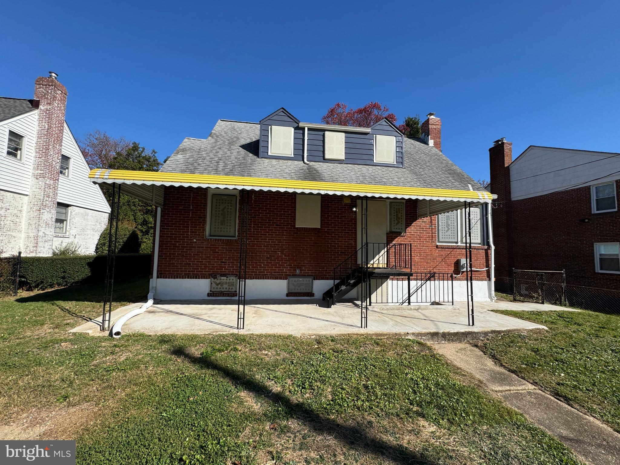 6236 The Alameda Baltimore, MD 21239 - Photo 15 of 15 a backyard of a house with yard and retail shops