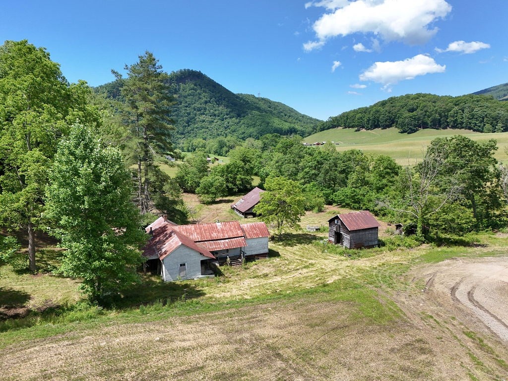504 Veterans Road, Unit 5 Broadford, VA 24316 - Photo 5 of 29 Gallery Image 5