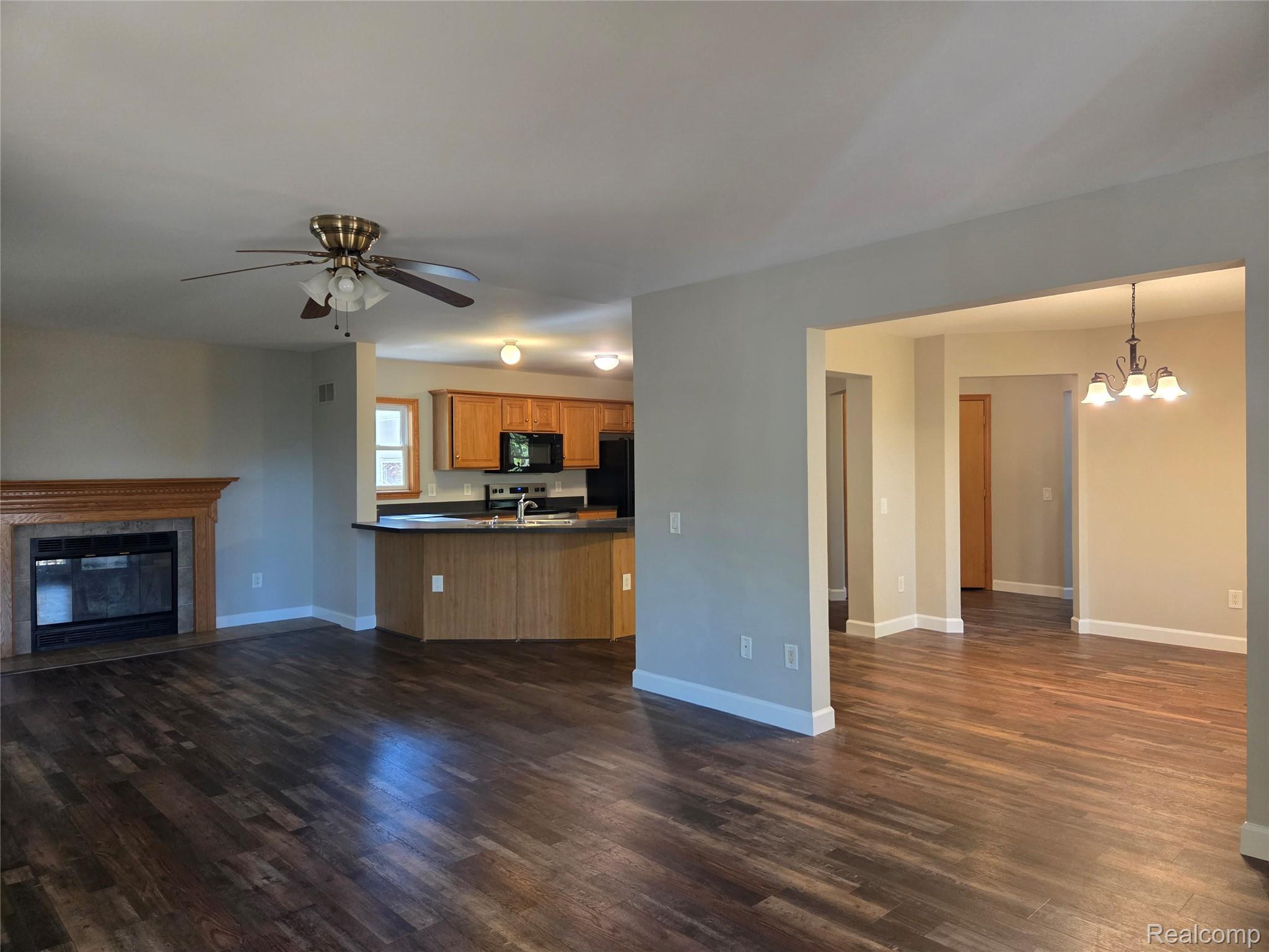 7507 Pingree Road Pinckney, MI 48169 - Photo 20 of 33 Open-Concept Family/Dining/Kitchen